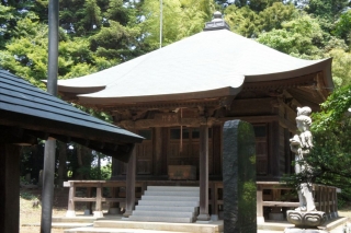 BishamontenHallwithKannonBosatsuinforground