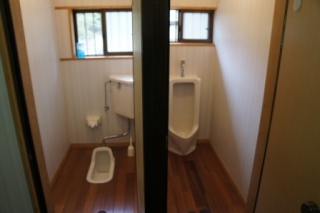 The modern toilet facilities in the Amidha-do